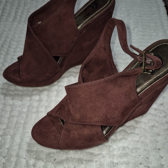 Elegant Brown Women's Heels - Picture 5 of 8